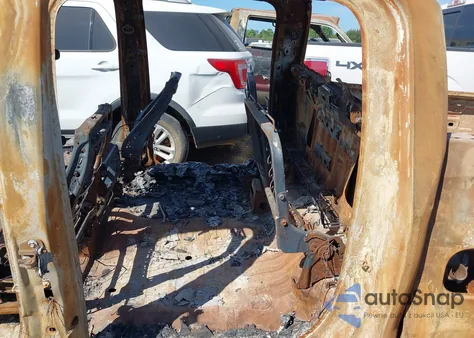 2020 Chevrolet Silverado 1500 4Wd Short Bed Custom z USA, uszkodzony, nr VIN 3GCPYBEH4LG452048